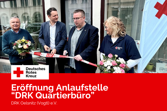 Dr. Geier, Dr. Türpe, Oberbürgermeister Mario Horn und Quartiersmanagerin Silke Böhm durchschneiden das Band zur Eröffnung.